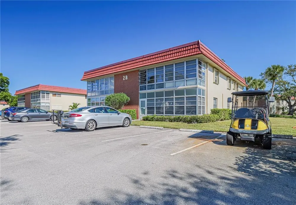 28 Pine Arbor Lane #101 Vero Beach, FL 32962