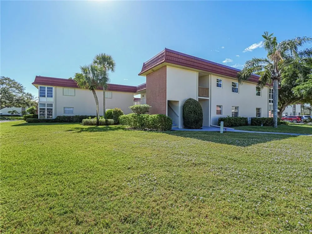 28 Pine Arbor Lane #101 Vero Beach, FL 32962