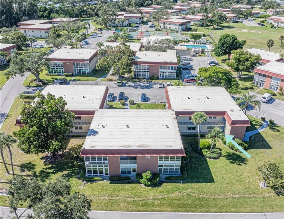 28 Pine Arbor Lane #101 Vero Beach, FL 32962
