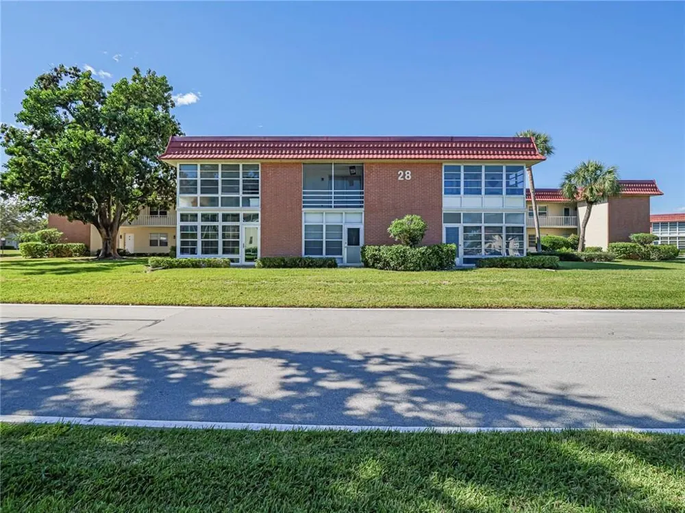 28 Pine Arbor Lane #101 Vero Beach, FL 32962