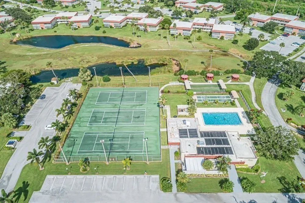 28 Pine Arbor Lane #101 Vero Beach, FL 32962