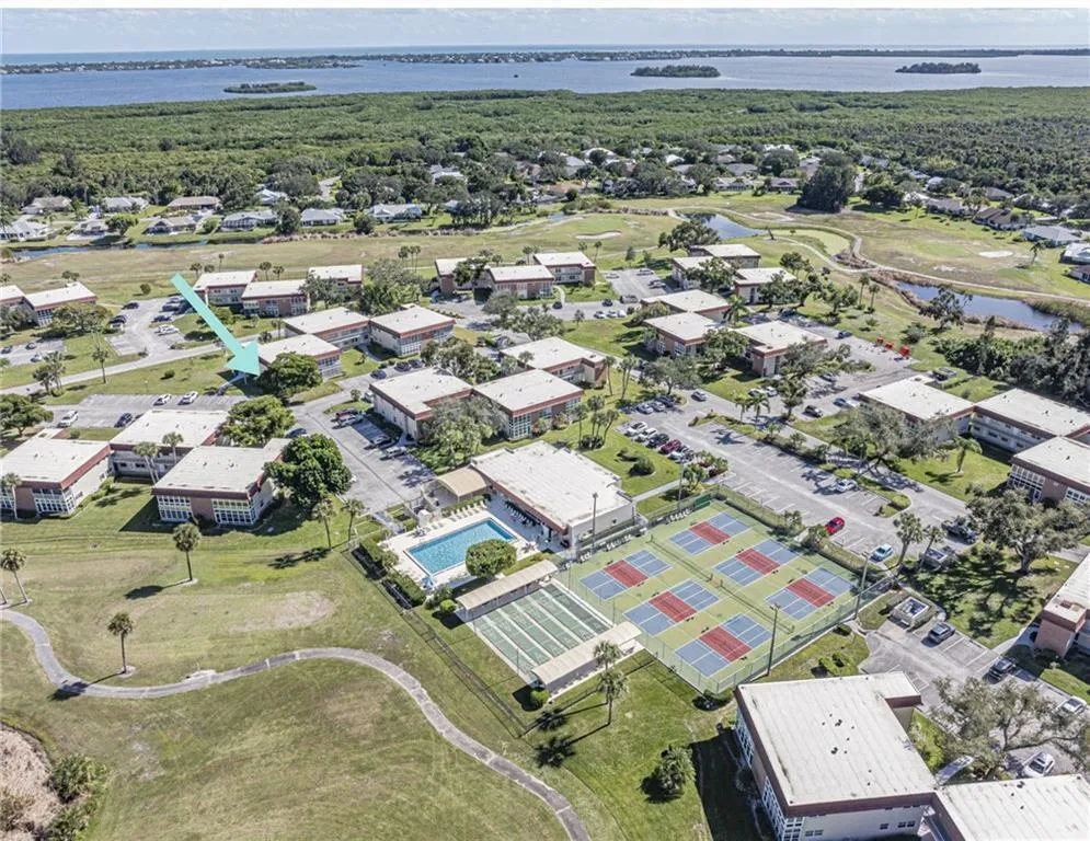 28 Pine Arbor Lane #101 Vero Beach, FL 32962