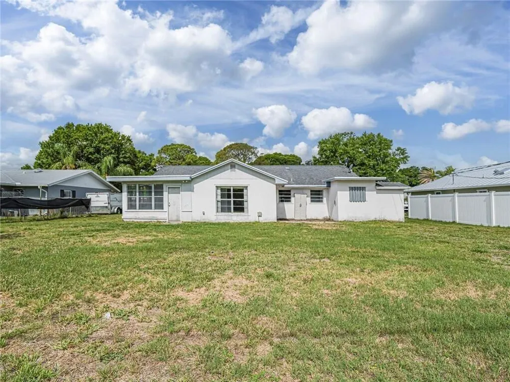 136 16th Avenue Vero Beach, FL 32962
