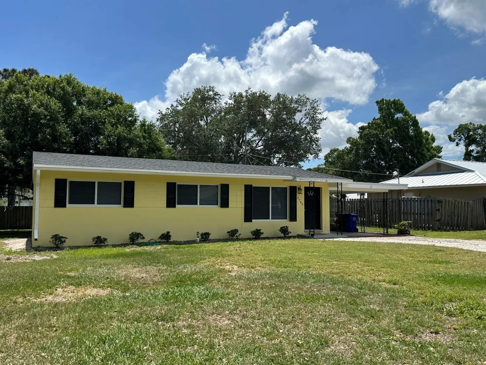 2745 Atlantic Boulevard Vero Beach, FL 32960