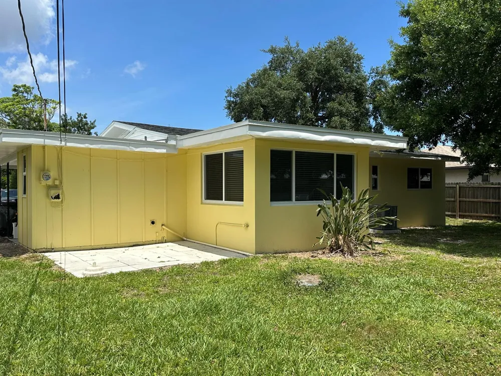 2745 Atlantic Boulevard Vero Beach, FL 32960