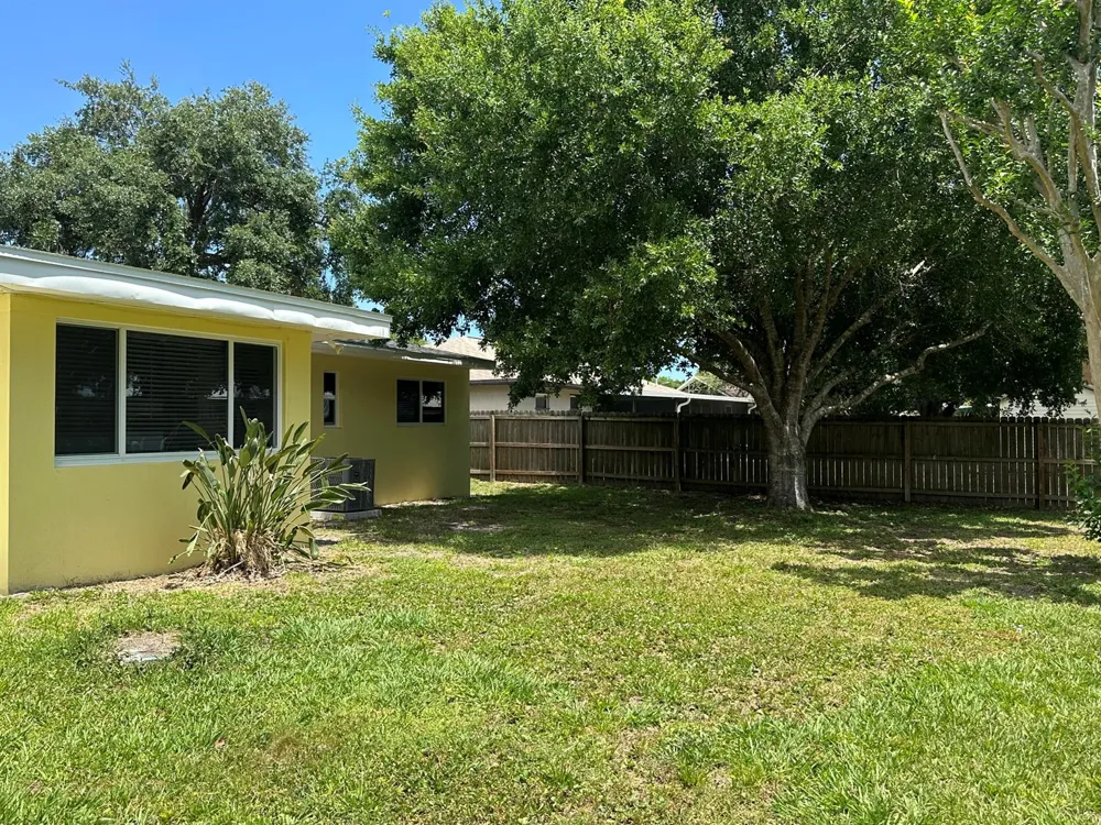 2745 Atlantic Boulevard Vero Beach, FL 32960