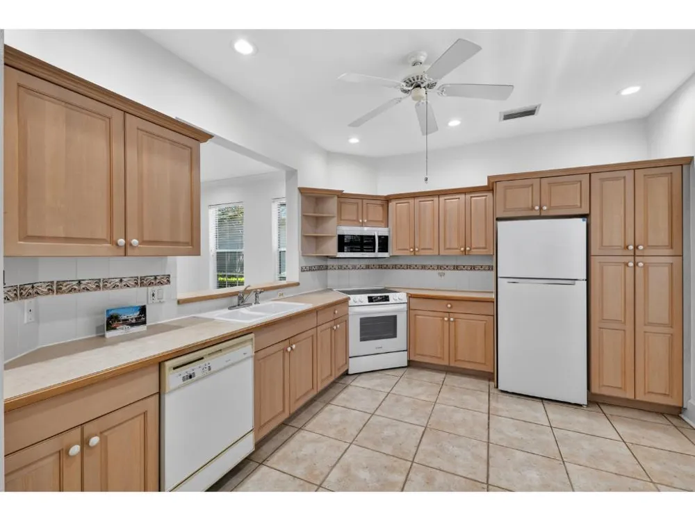 814 Carolina Circle SW Vero Beach, FL 32962