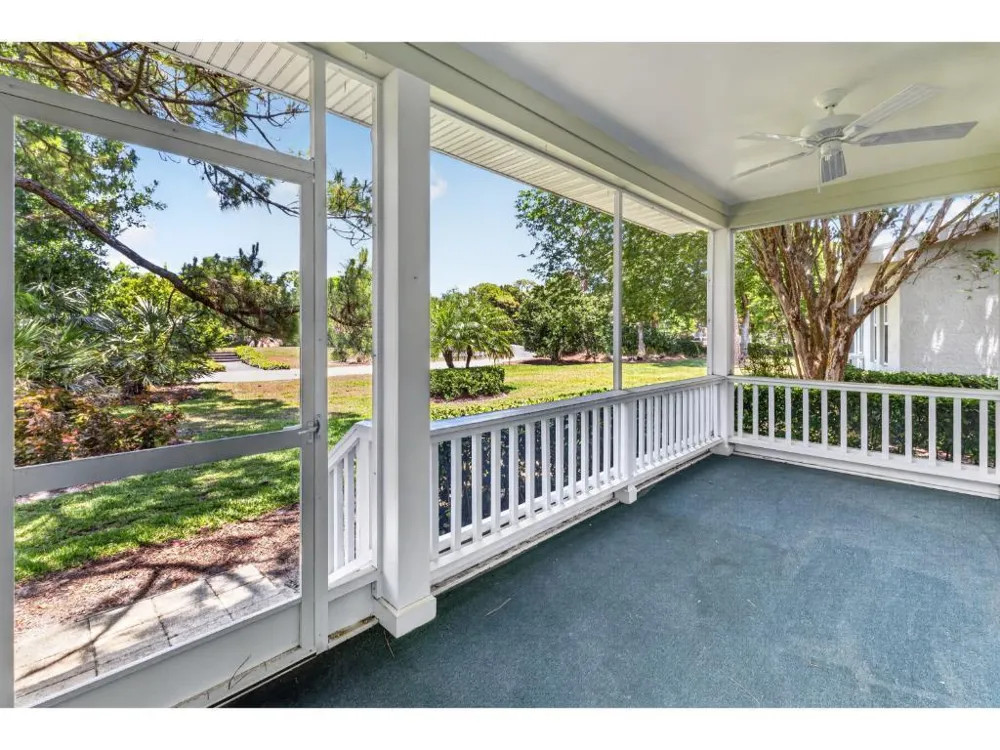 814 Carolina Circle SW Vero Beach, FL 32962