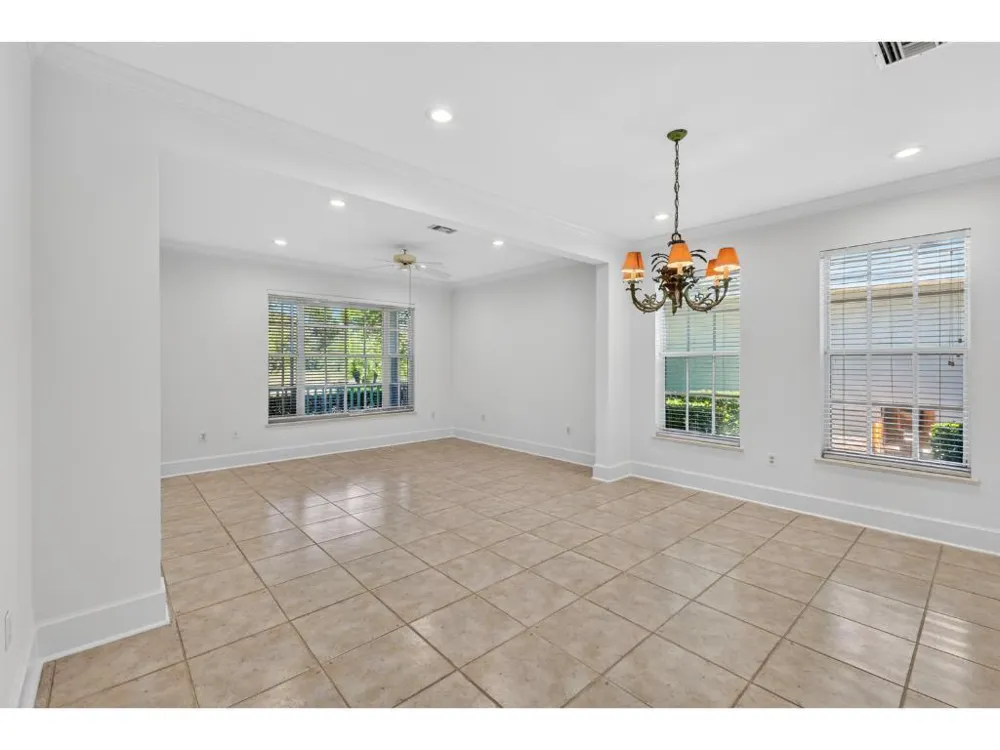 814 Carolina Circle SW Vero Beach, FL 32962