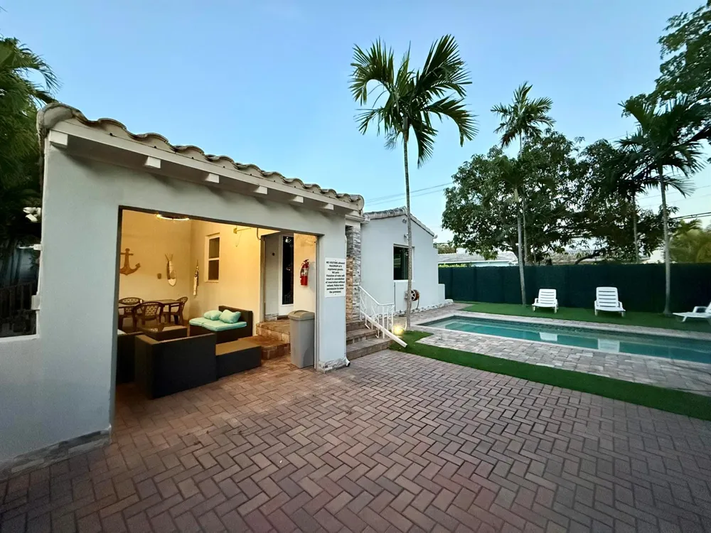 700 NE 17th Way Fort Lauderdale, FL 33304