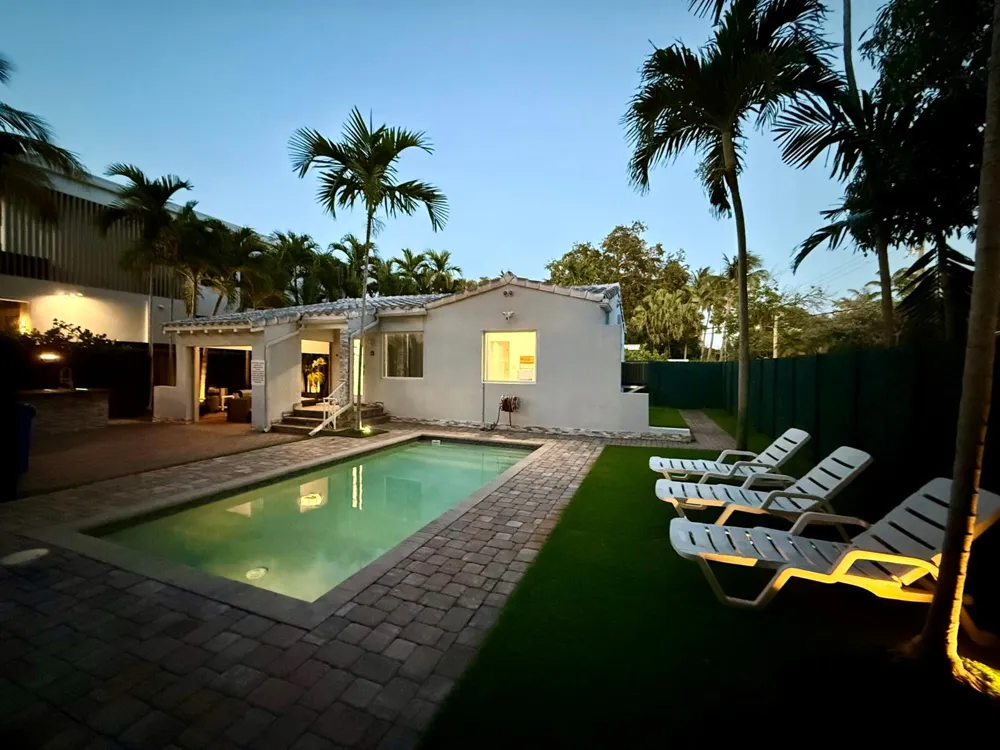 700 NE 17th Way Fort Lauderdale, FL 33304