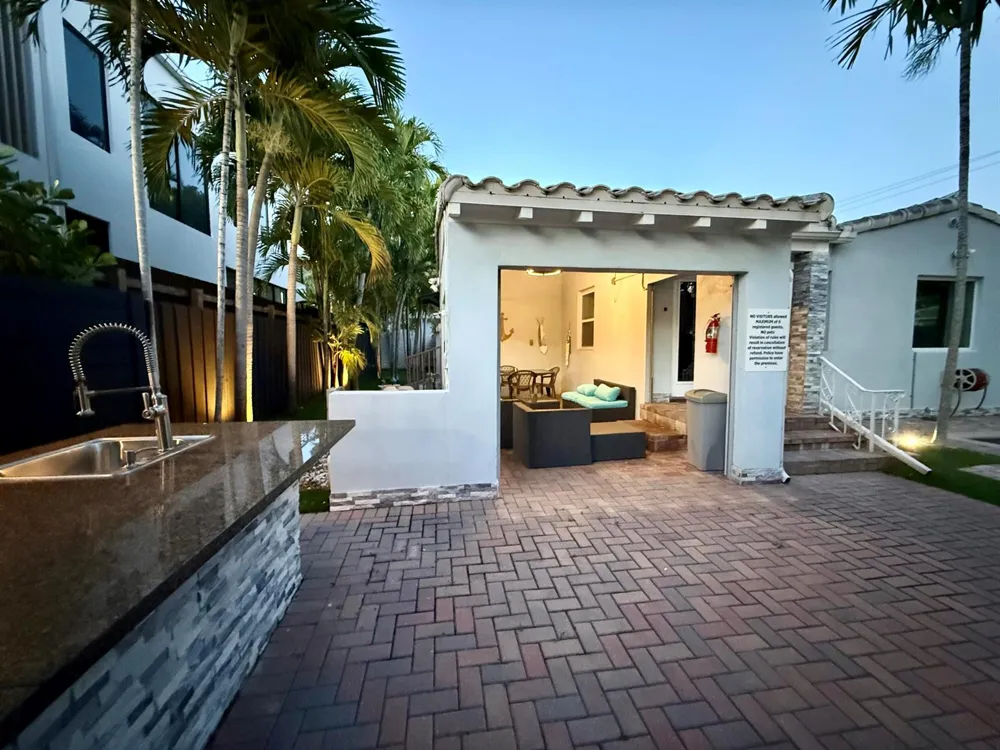 700 NE 17th Way Fort Lauderdale, FL 33304