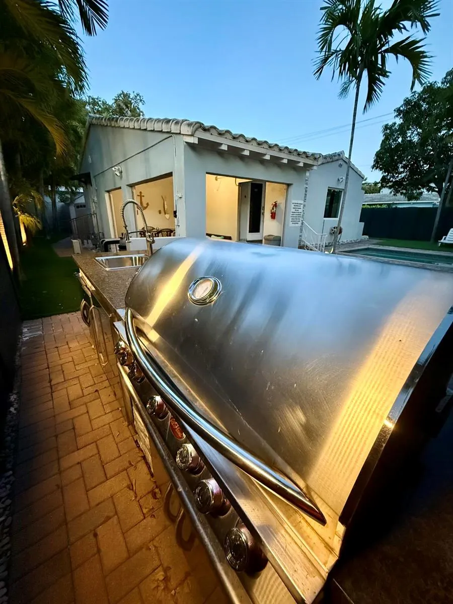 700 NE 17th Way Fort Lauderdale, FL 33304