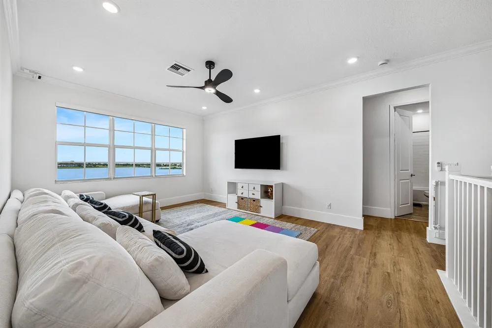 655 Hookline Circle Loxahatchee, FL 33470