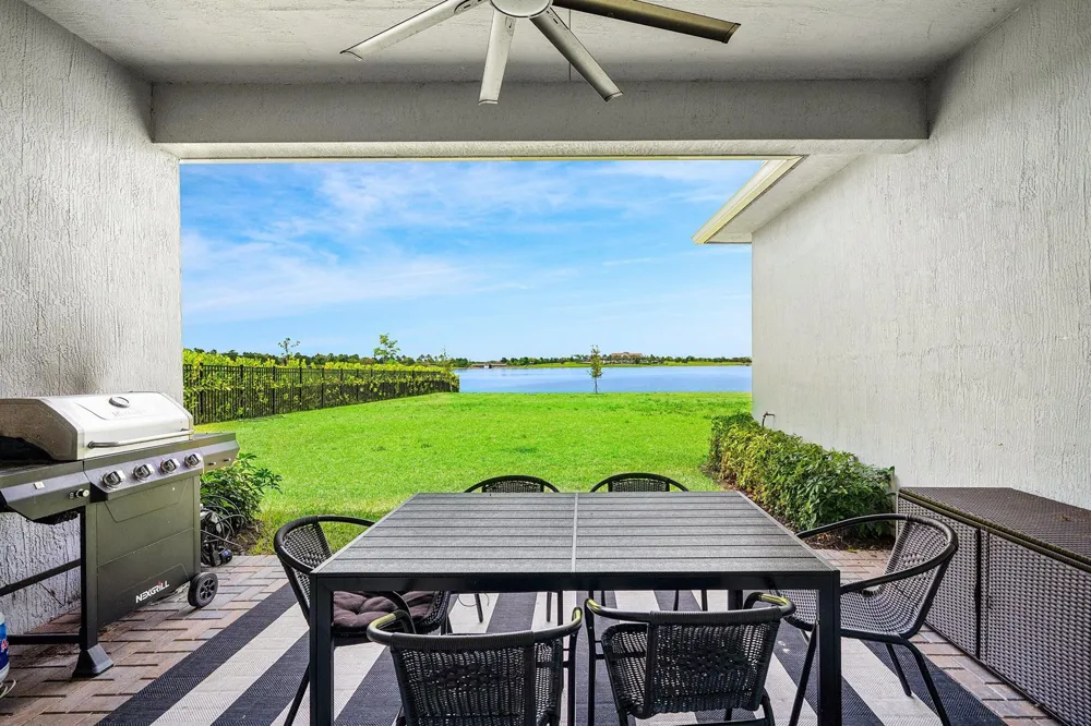 655 Hookline Circle Loxahatchee, FL 33470