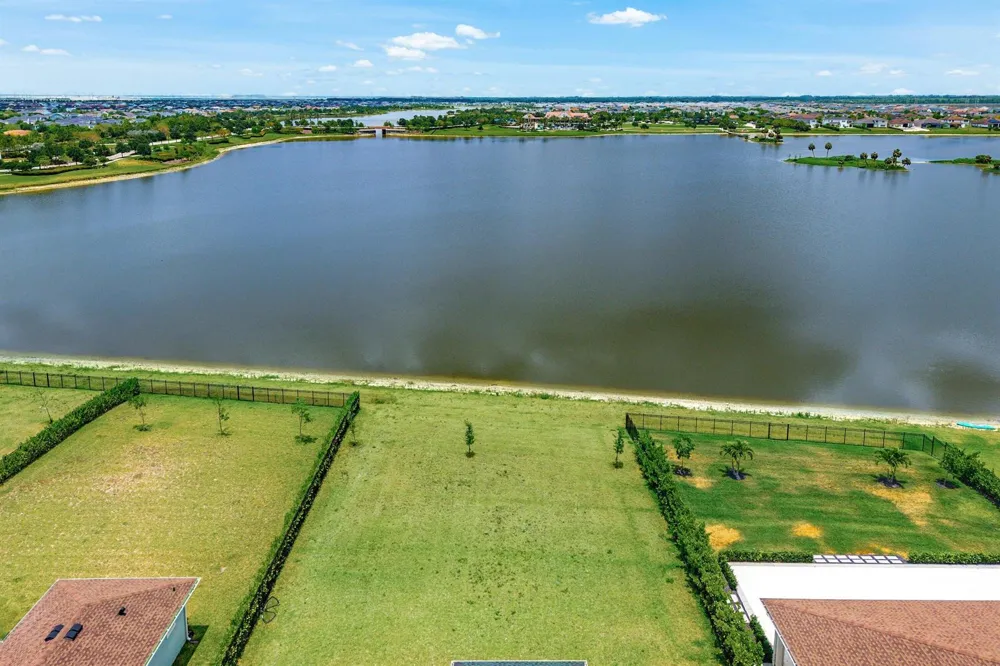 655 Hookline Circle Loxahatchee, FL 33470