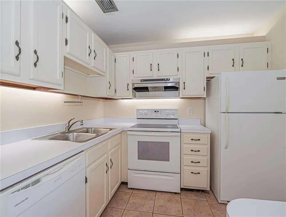 76 Royal Oak Drive #104 Vero Beach, FL 32962