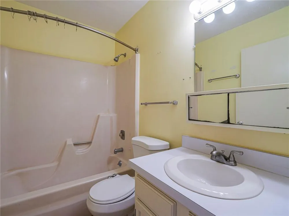 76 Royal Oak Drive #104 Vero Beach, FL 32962