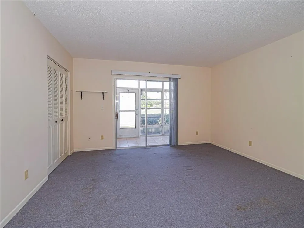 76 Royal Oak Drive #104 Vero Beach, FL 32962