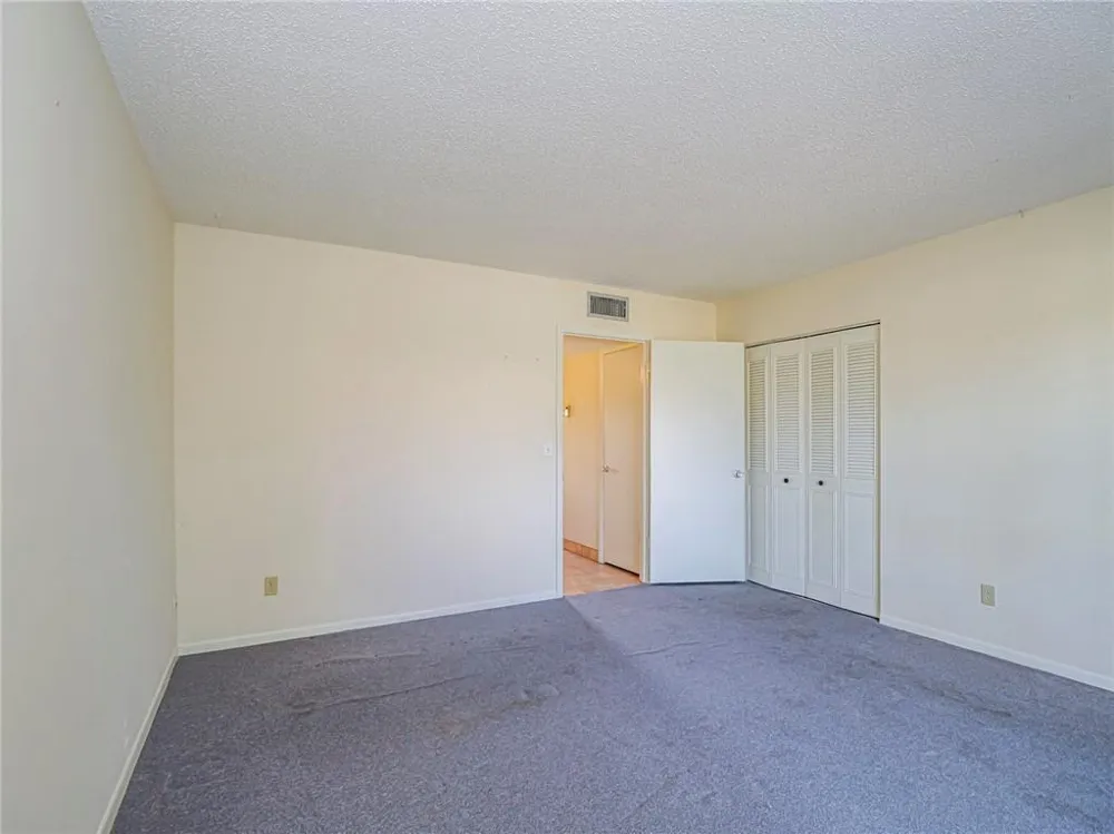 76 Royal Oak Drive #104 Vero Beach, FL 32962