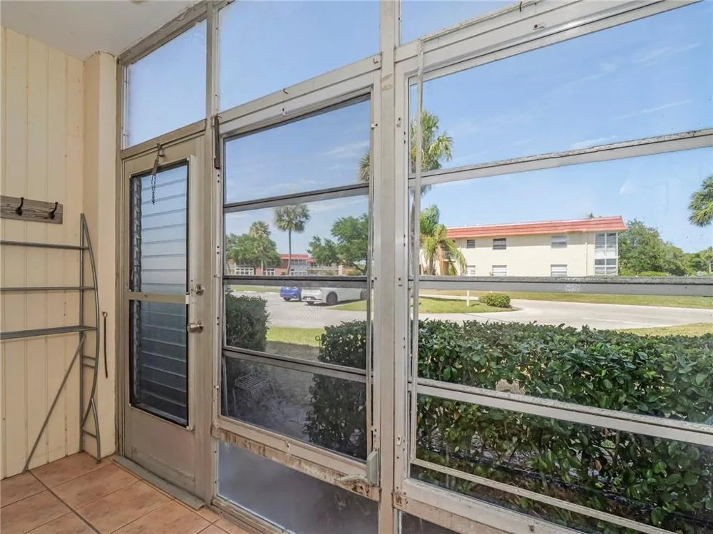 76 Royal Oak Drive #104 Vero Beach, FL 32962