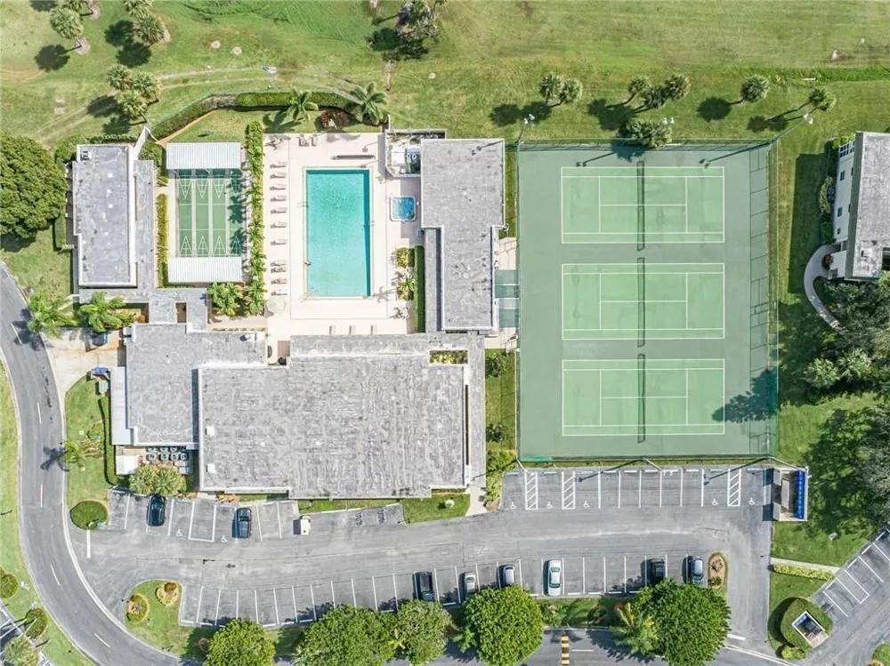 76 Royal Oak Drive #104 Vero Beach, FL 32962