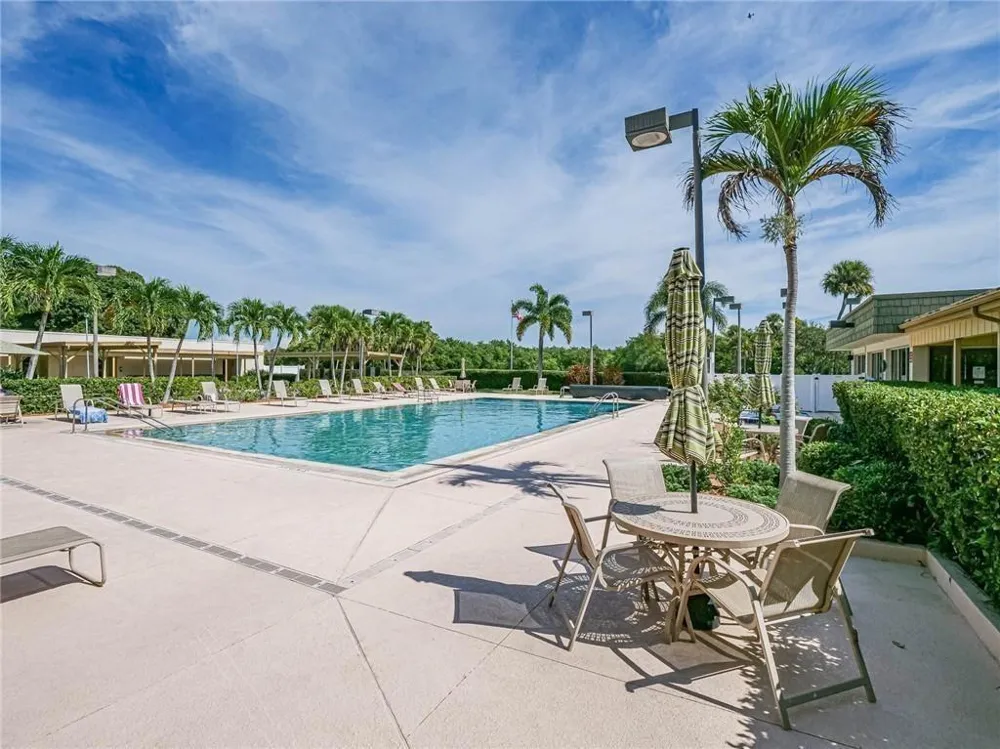 76 Royal Oak Drive #104 Vero Beach, FL 32962
