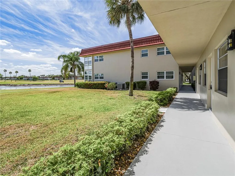 76 Royal Oak Drive #104 Vero Beach, FL 32962
