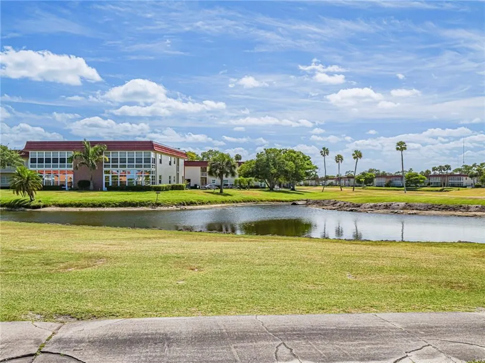 76 Royal Oak Drive #104 Vero Beach, FL 32962