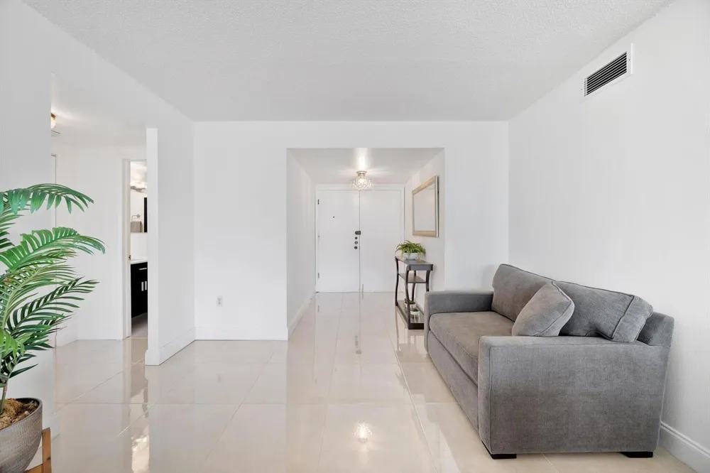 1080 94th Street #411 Bay Harbor Islands, FL 33154