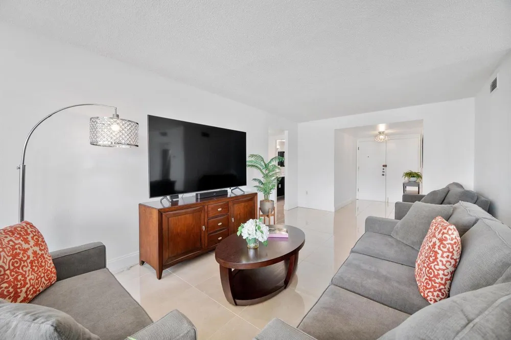 1080 94th Street #411 Bay Harbor Islands, FL 33154