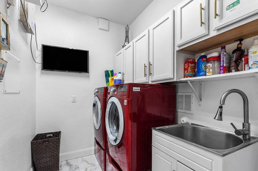 599 Cresta Circle West Palm Beach, FL 33413