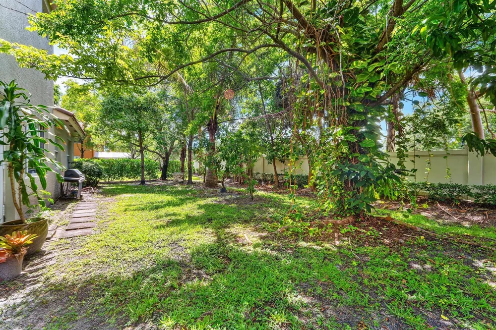 599 Cresta Circle West Palm Beach, FL 33413