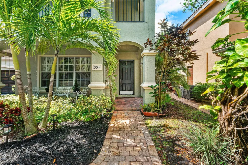 599 Cresta Circle West Palm Beach, FL 33413