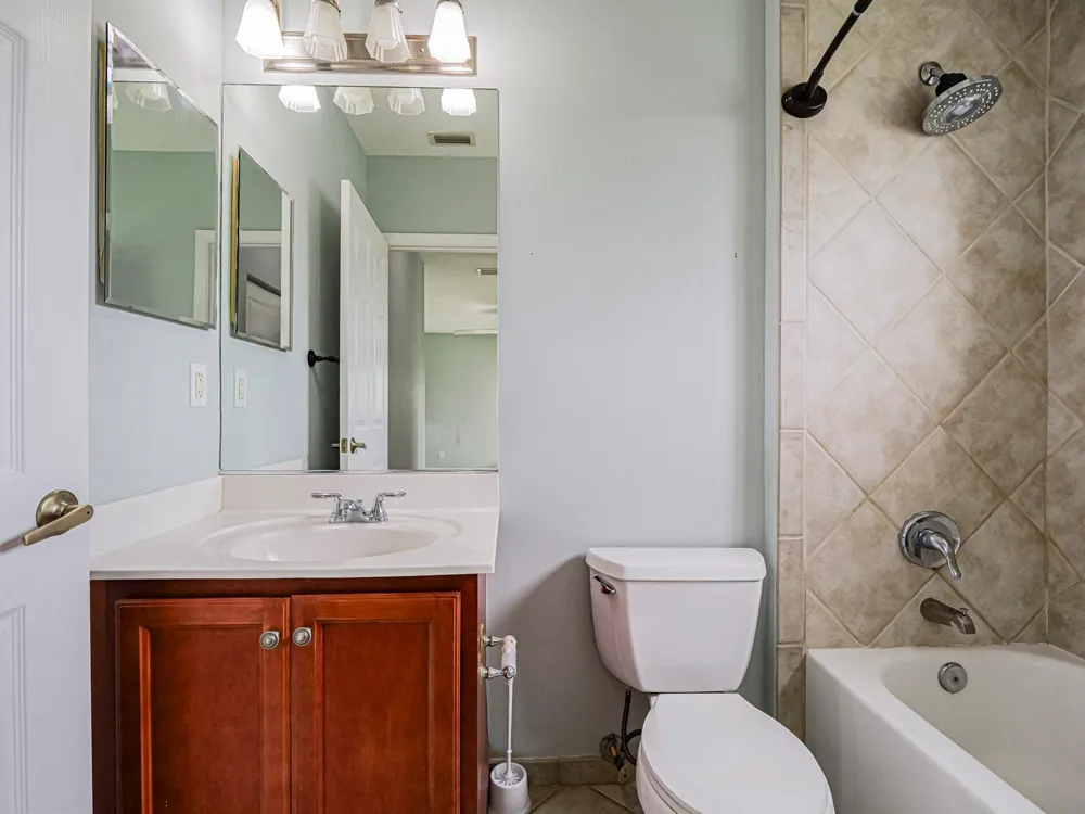 524 7th Square #101 Vero Beach, FL 32962
