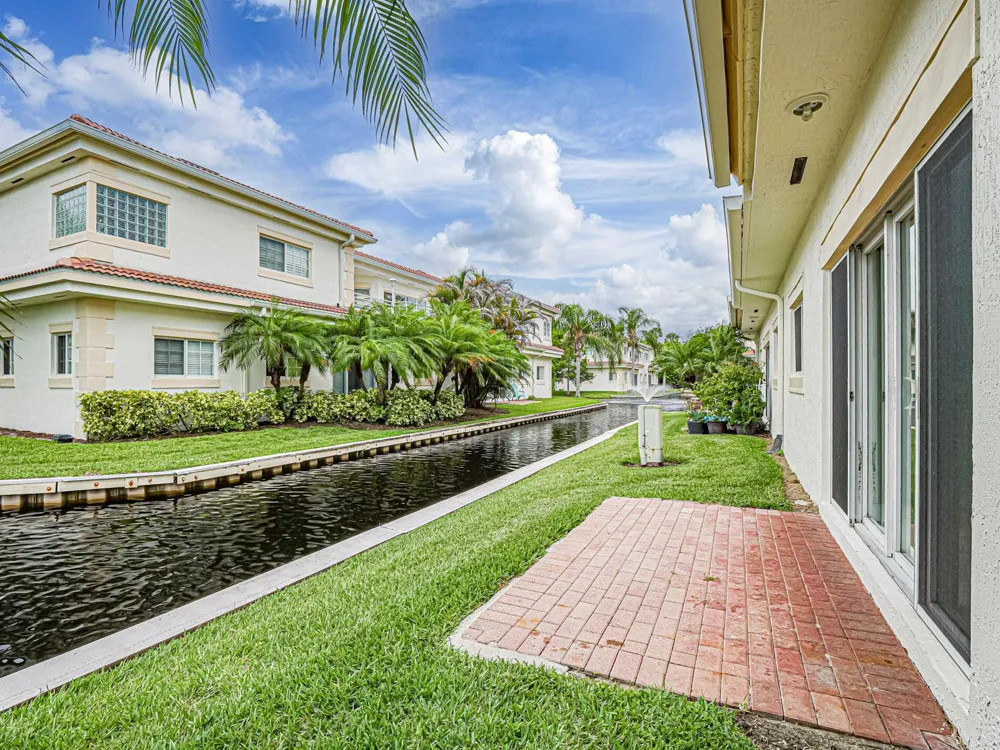 524 7th Square #101 Vero Beach, FL 32962