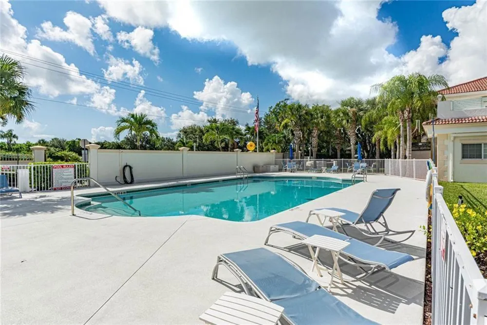 524 7th Square #101 Vero Beach, FL 32962