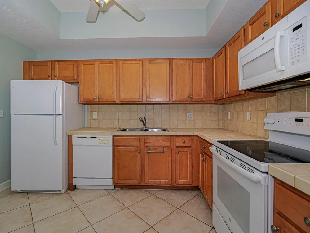 524 7th Square #101 Vero Beach, FL 32962