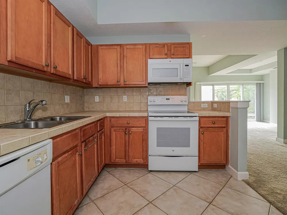 524 7th Square #101 Vero Beach, FL 32962