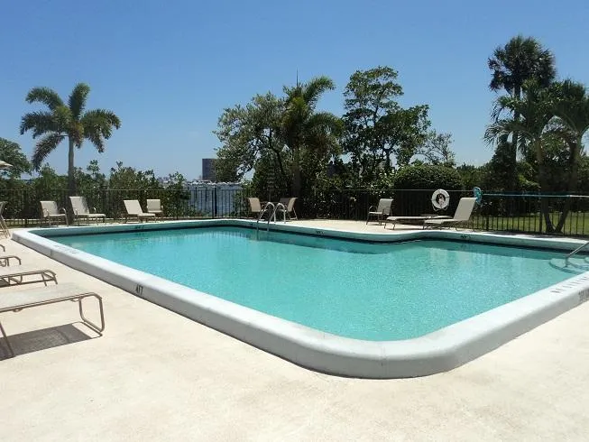 1660 Twelve Oaks Way #203 North Palm Beach, FL 33408