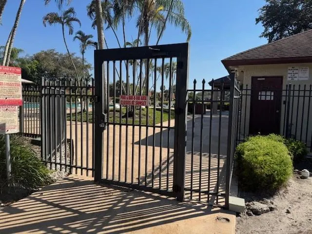 1210 SW 118th Terrace Davie, FL 33325
