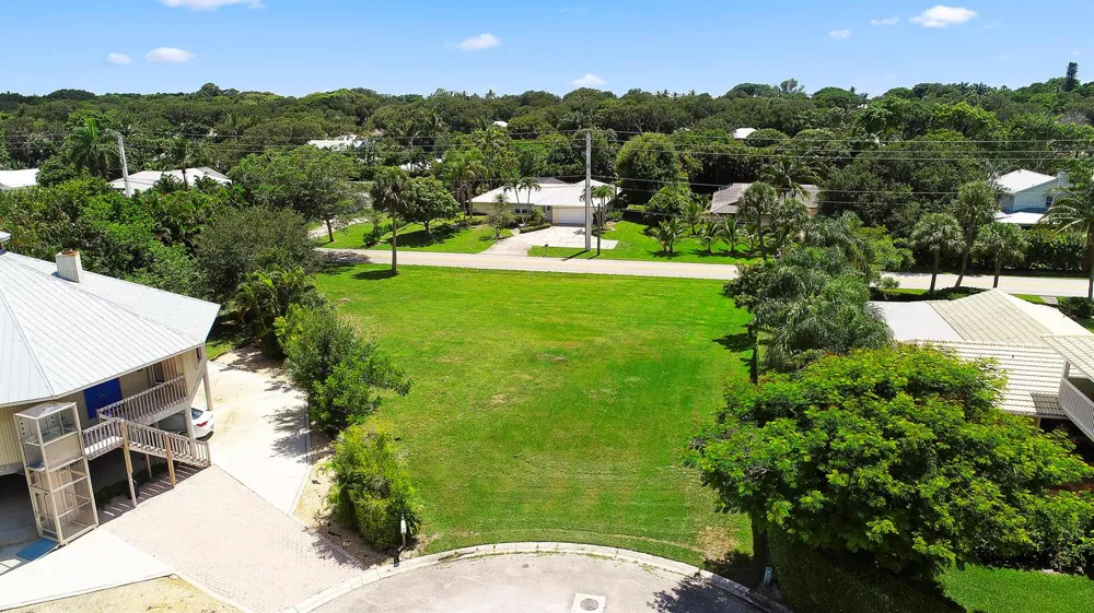 18 Cranes Nest Sewalls Point, FL 34996