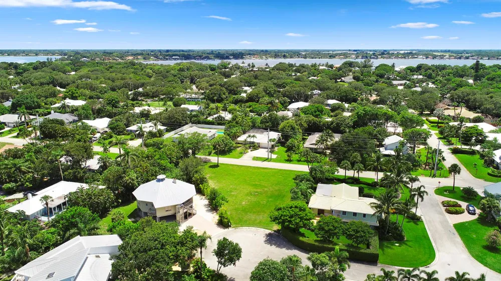 18 Cranes Nest Sewalls Point, FL 34996