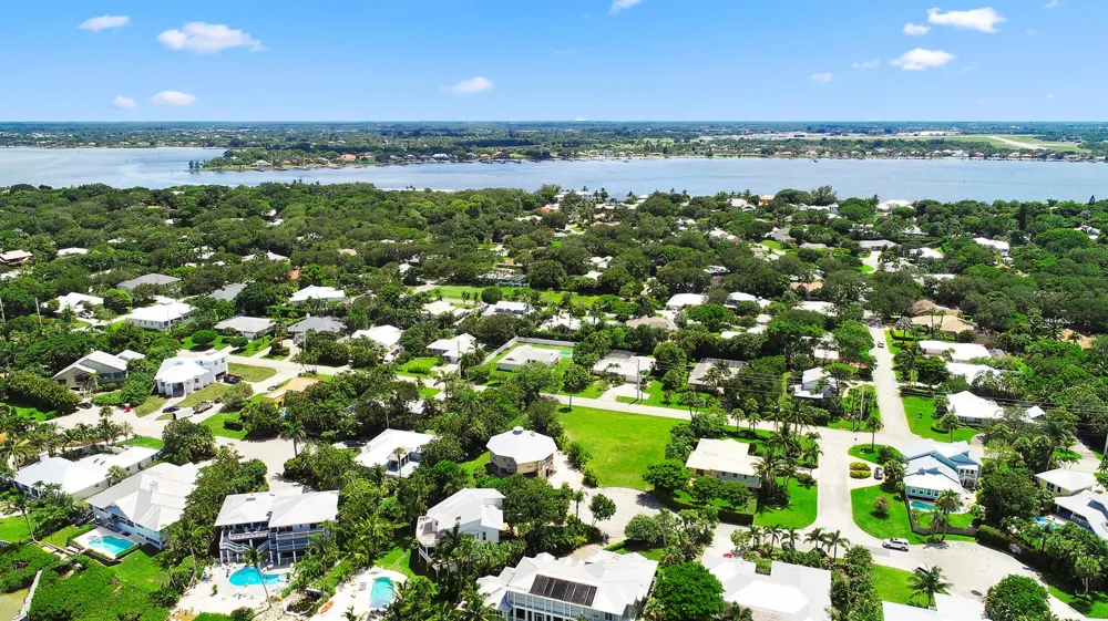 18 Cranes Nest Sewalls Point, FL 34996