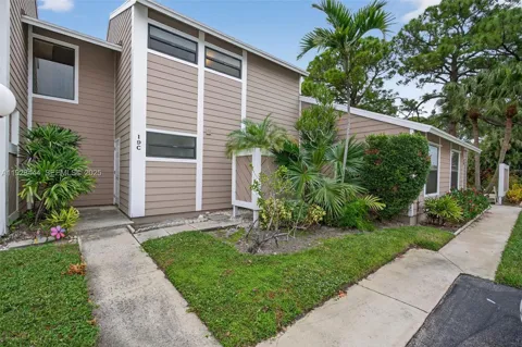 707 Stonewood Court #19c