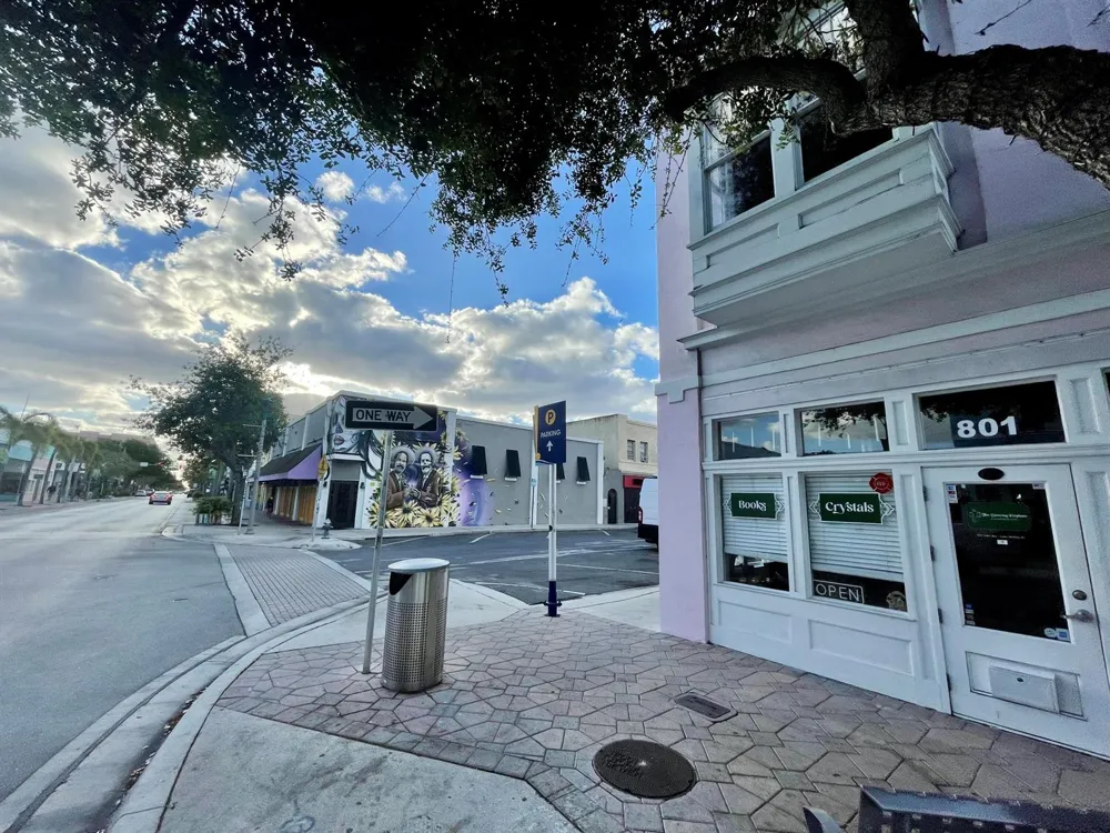 921 S M STREET 