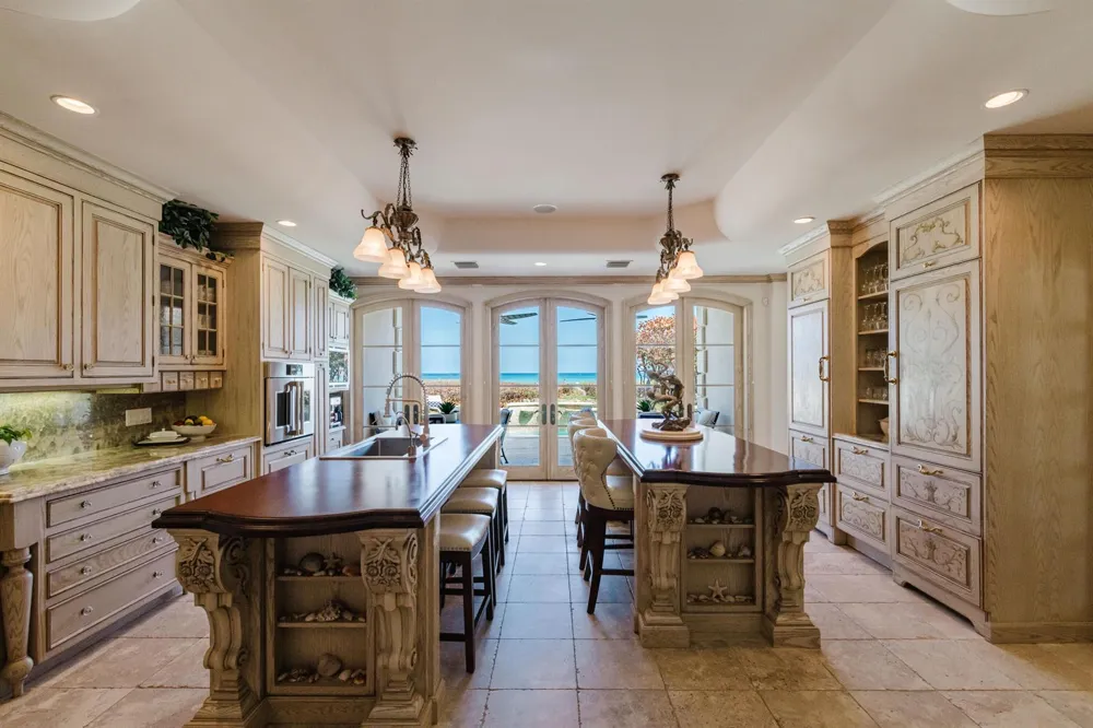 19 Beach Road Jupiter Island, FL 33455
