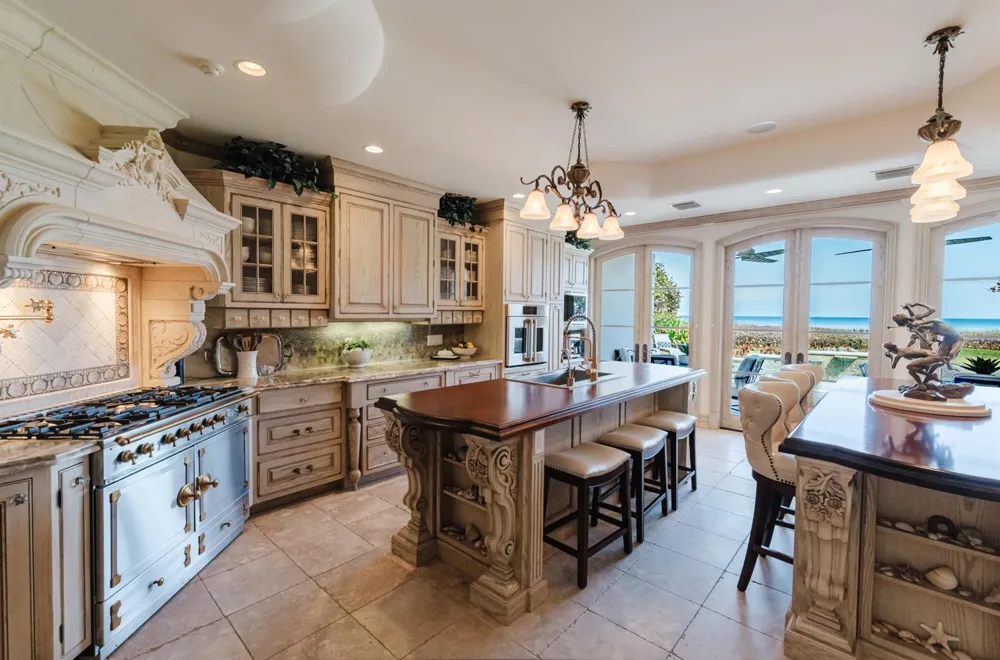 19 Beach Road Jupiter Island, FL 33455