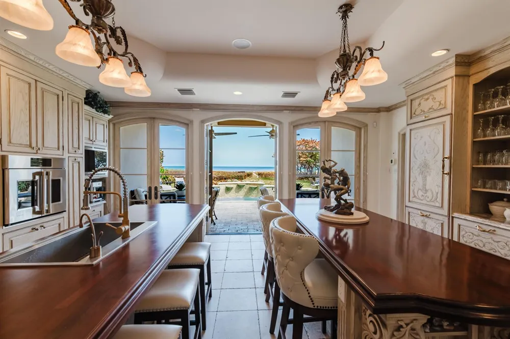 19 Beach Road Jupiter Island, FL 33455