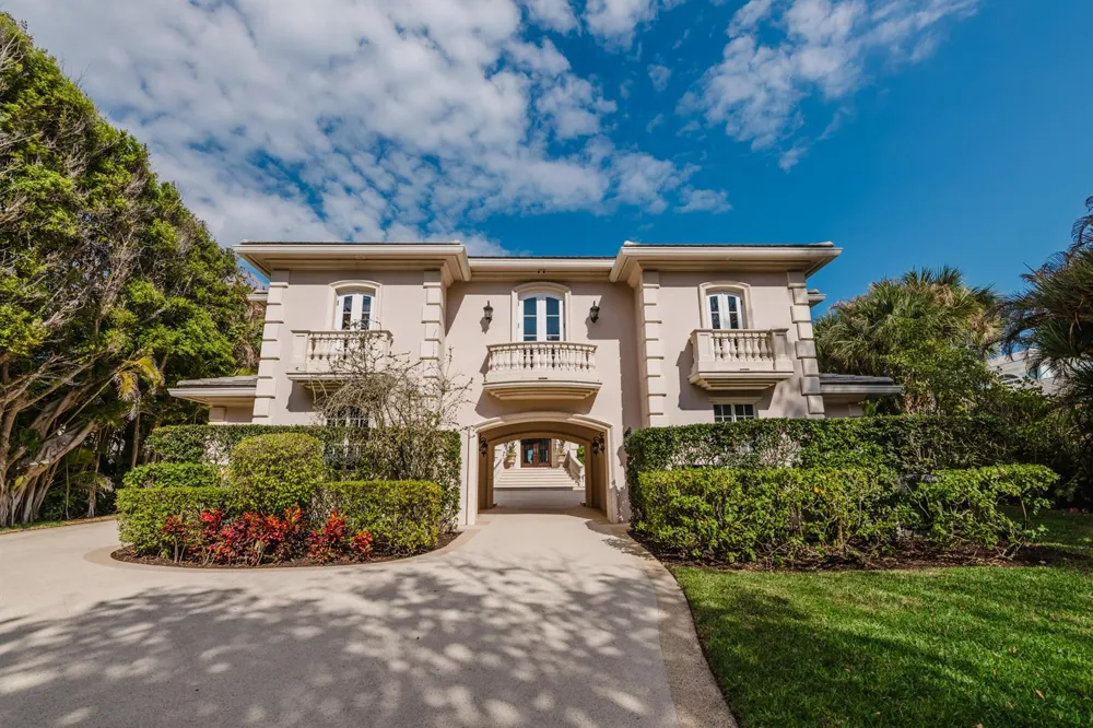 19 Beach Road Jupiter Island, FL 33455